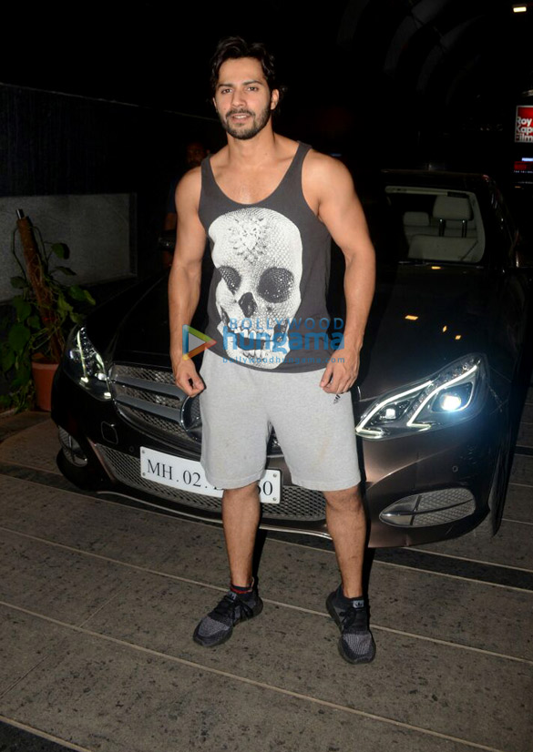 varun dhawan snapped outside the gym in khar 6