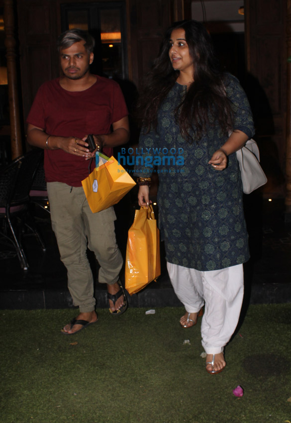vidya balan spotted at nut craker restaurant in bandra 2