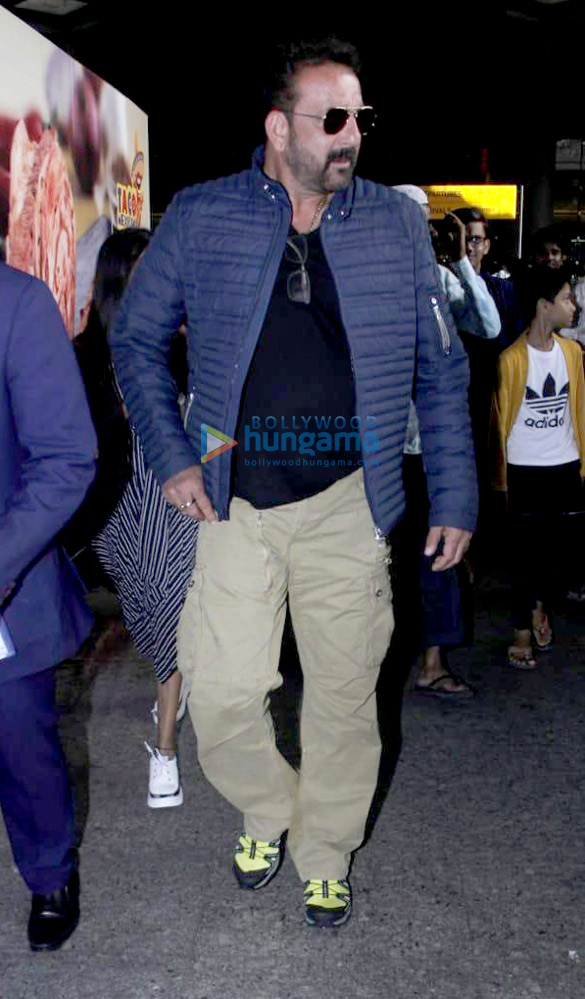 aamir khan sanjay dutt and others snapped at the airport 4