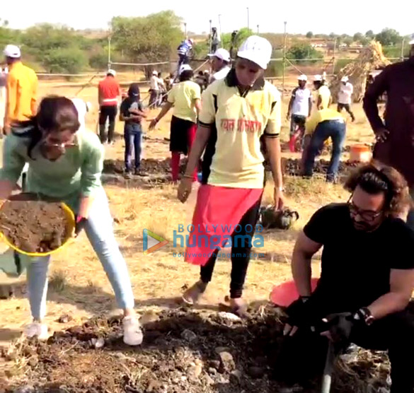 aamir khan and alia bhatt snapped in latur for paani foundation 3