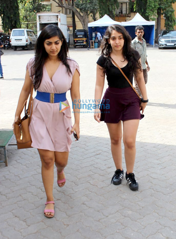 aamir khans ex wife reena dutta snapped with her daughter ira at a studio in mumbai 2