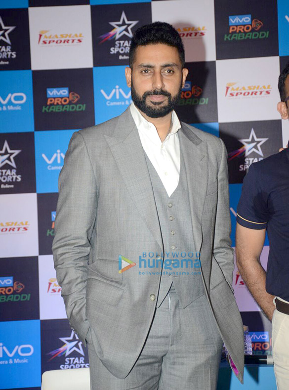 abhishek bachchan snapped at pro kabaddi league press conference 4