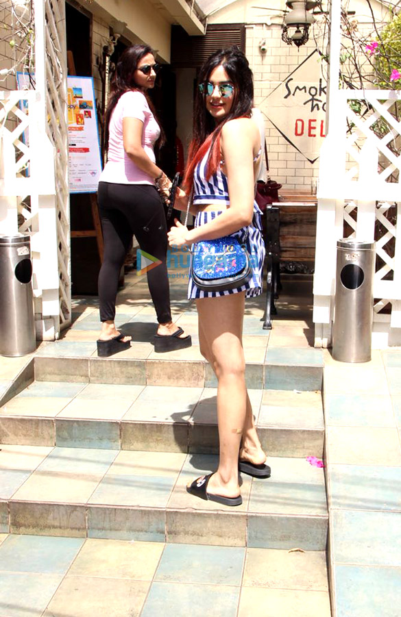 adah sharma spotted at smokehouse deli 2