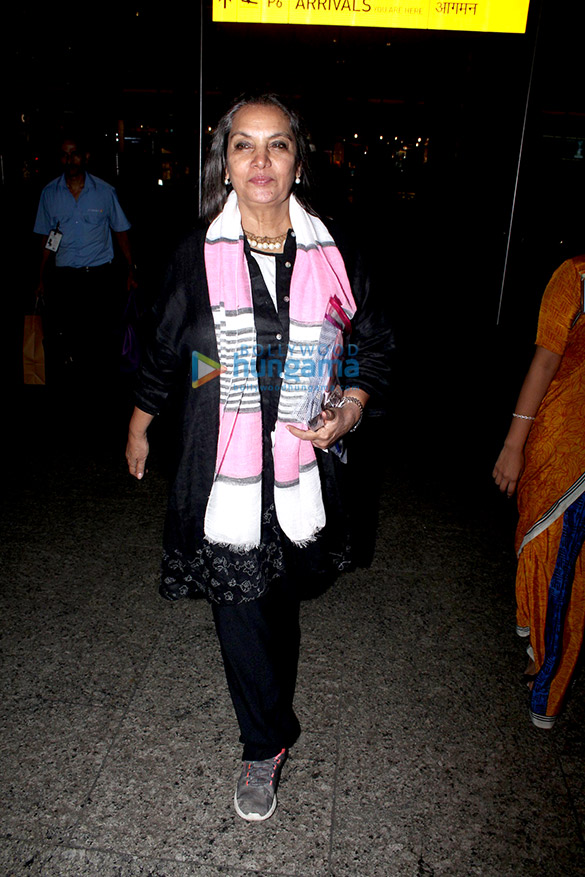 akshay kumar sonam kapoor shabana azmi urvashi rautela and others snapped at mumbai airport 4