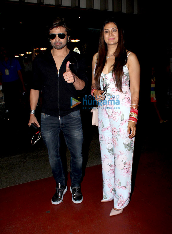 akshay kumar sonam kapoor shabana azmi urvashi rautela and others snapped at mumbai airport 5