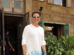 Akshay Kumar, Twinkle Khanna and Anu Deewan spotted at Pali Bhavan in Bandra