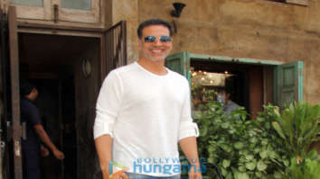 Akshay Kumar, Twinkle Khanna and Anu Deewan spotted at Pali Bhavan in Bandra