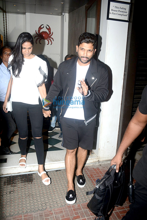 allu arjun with wife spotted at bastian in bandra 2