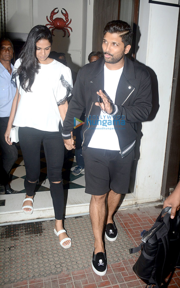 allu arjun with wife spotted at bastian in bandra 3