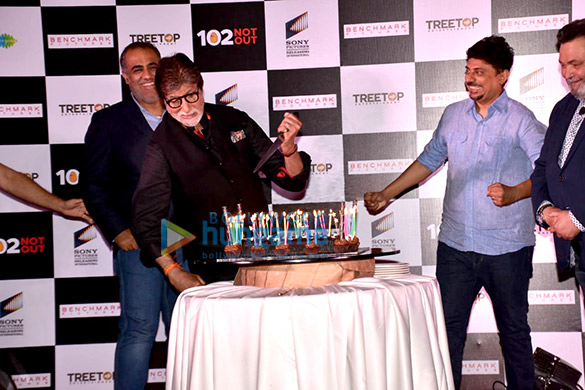 amitabh bachchan and rishi kapoor grace the success meet of 102 not out 3 2