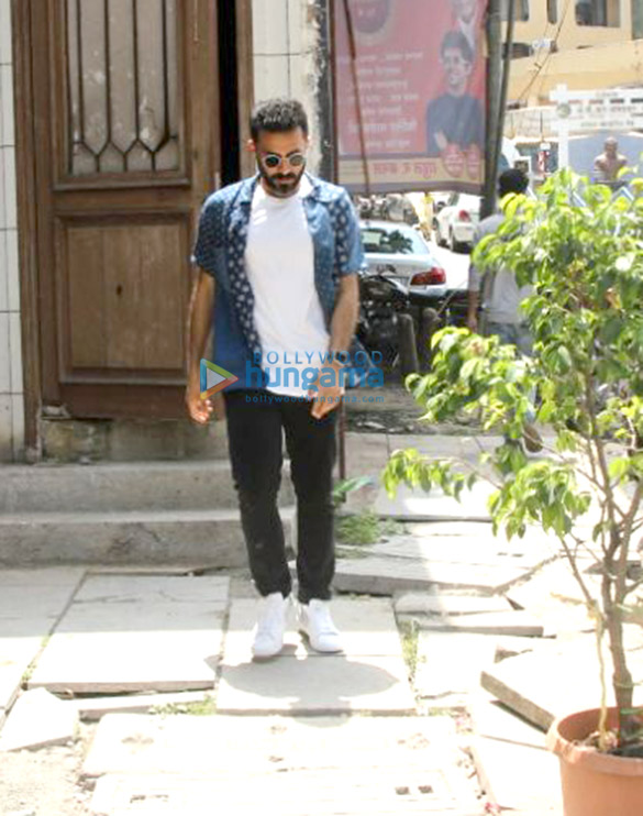 anand ahuja snapped checking out his new place in bandra 2
