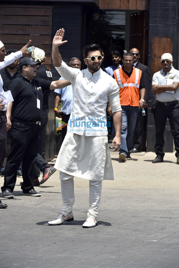 anil kapoor arjun kapoor others snapped attending anand ahuja sonam kapoors wedding7 3