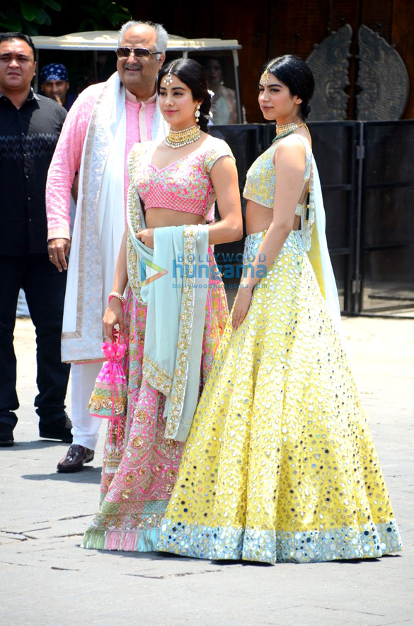 anil kapoor arjun kapoor others snapped attending anand ahuja sonam kapoors wedding 20