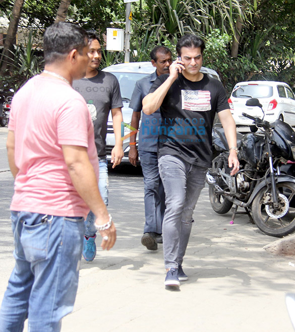 arbaaz khan snapped at bandstand bandra 4