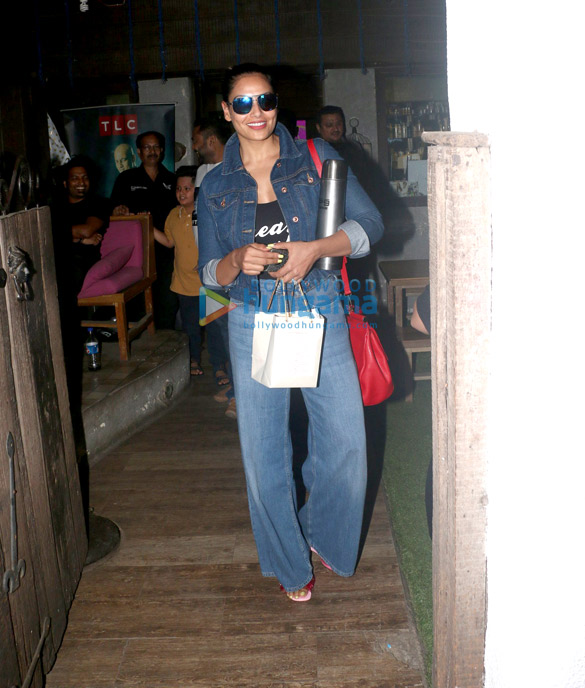 bipasha basu spotted at hakims aalim salon in bandra 3