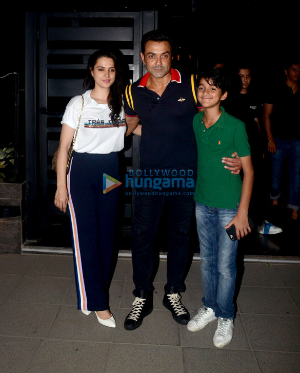 bobby deol celebrates his marriage anniversary with family 1