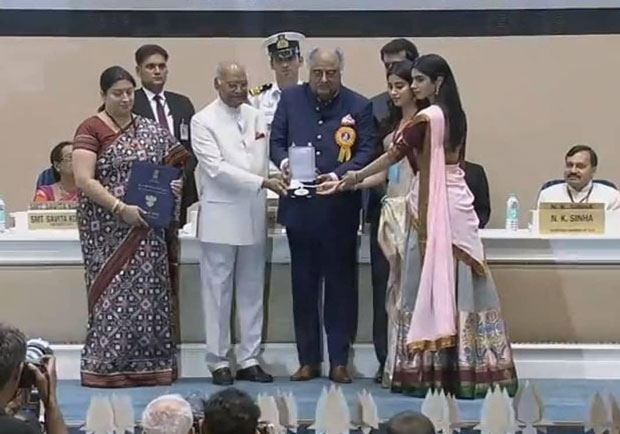Boney Kapoor, Janhvi Kapoor and Khushi Kapoor receive Best Actress Award for Mom on behalf of late Sridevi