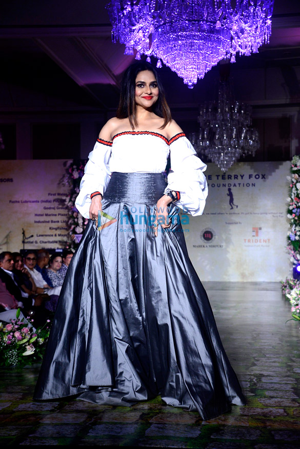 celebs walk at terry fox foundation and maheka pirpuris fashion show 2