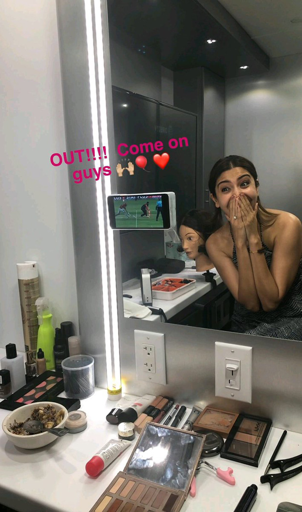 Couple Goals Much! Wifey Anushka Sharma happily cheers for hubby Virat Kohli on the sets of Zero Couple Goals Much! Wifey Anushka Sharma happily cheers for hubby Virat Kohli on the sets of Zero