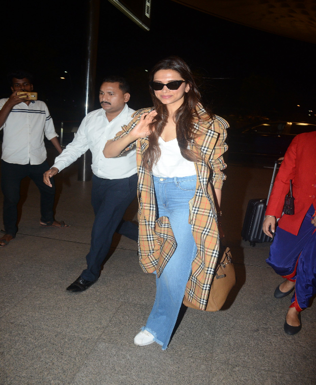 Deepika Padukone makes basics look classic with her latest airport look! 