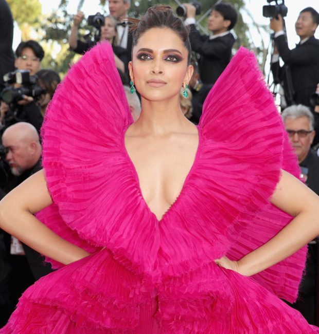 Deepika Padukone looks fabulous in PINK