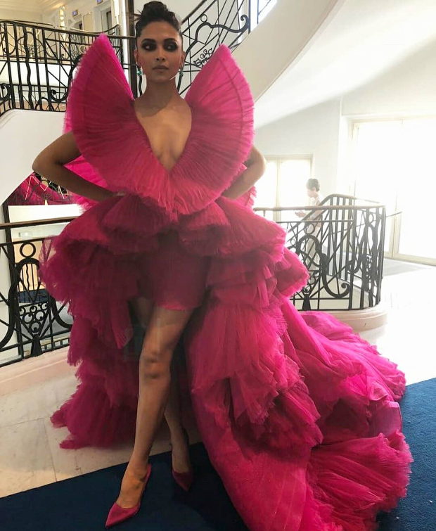 Deepika Padukone graced the Oscars after-party in a bright fuchsia pink  feather dress