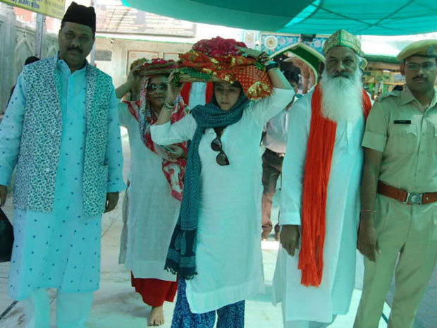 Ekta Kapoor recently visited Ajmer Sharif to seek blessings for Veere Di Wedding Ekta Kapoor recently visited Ajmer Sharif to seek blessings for Veere Di Wedding