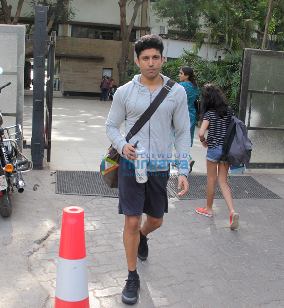 farhan akhtar spotted at otters club 6 2