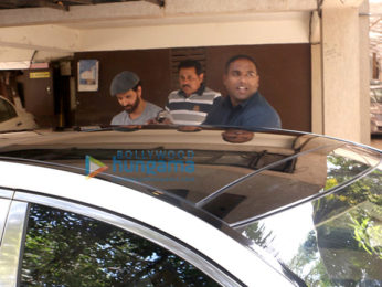 Hrithik Roshan spotted in Juhu