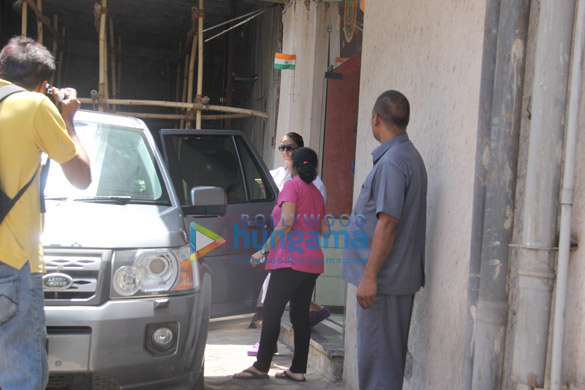 huma qureshi spotted at a clinic 005 3