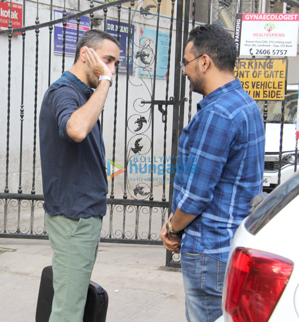 imran khan and mukesh chhabra spotted in bandra 2