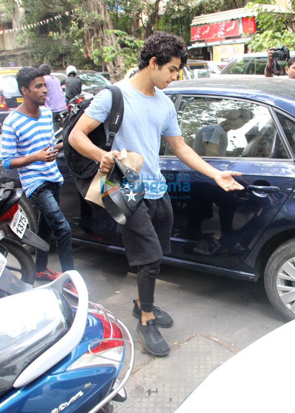 ishaan khatter snapped at kitchen garden 1