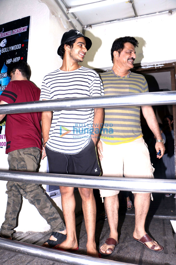 ishaan khatter spotted with rajesh khatter 2