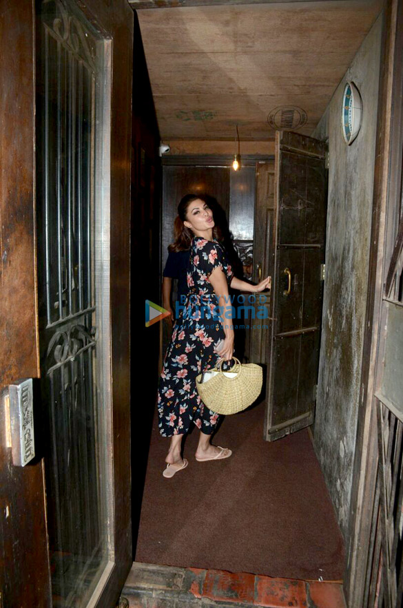 jacqueline fernandez snapped at pali bhavan 4