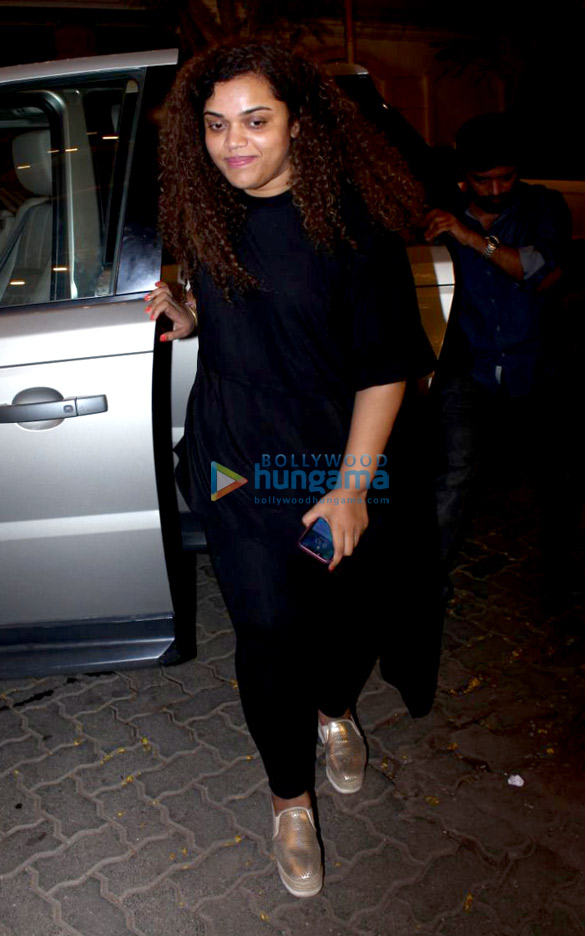 karan johar jacqueline fernandez arjun kapoor and others spotted at sonam kapoors house in juhu 7