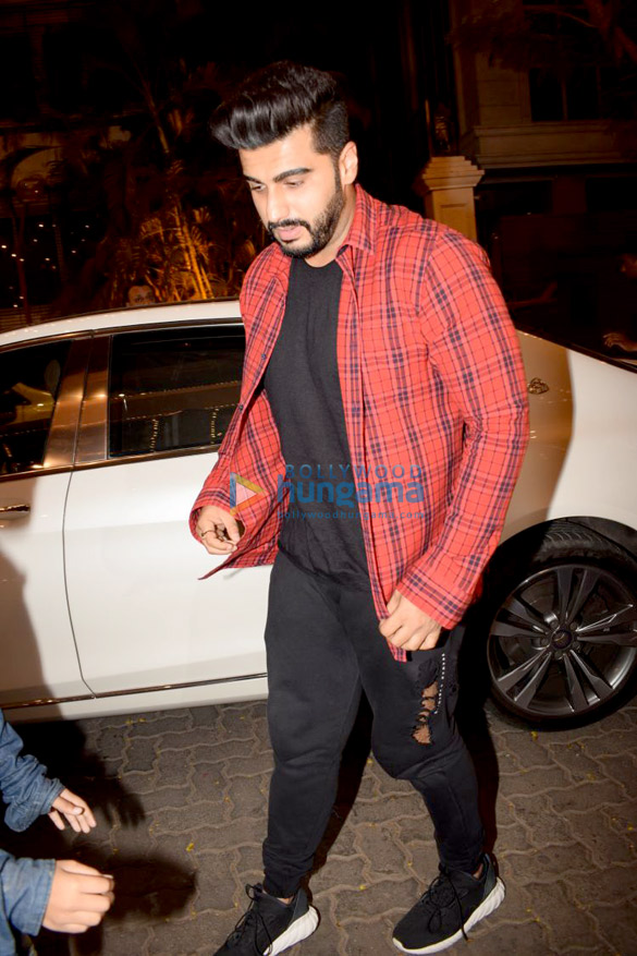 karan johar jacqueline fernandez arjun kapoor and others spotted at sonam kapoors house in juhu 9