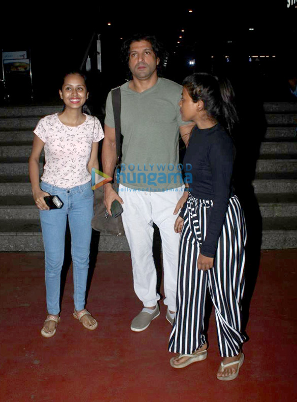 kareena kapoor khan ameesha patel and others snapped at the airport 8