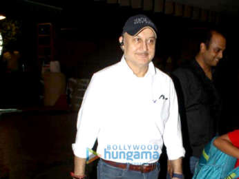Kareena Kapoor Khan, Sonam Kapoor, Swara Bhaskar, and others snapped at the airport