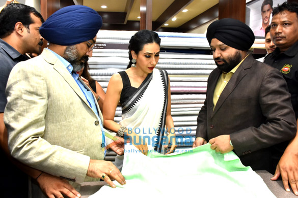 karisma kapoor inaugurates the 172nd store of linen club 6