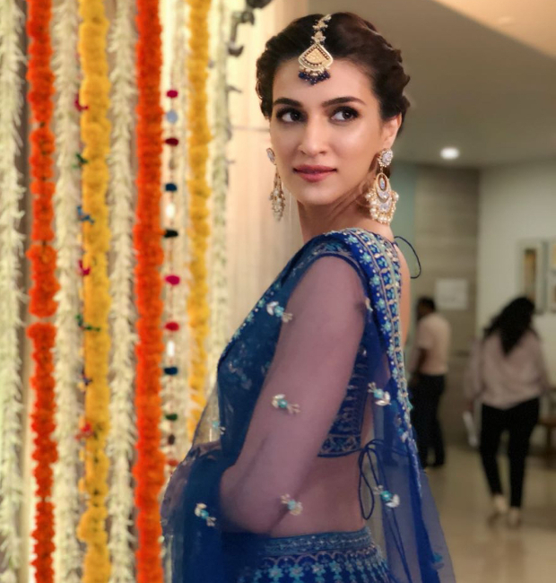 Kriti Sanon in dewy makeup and an elegant updo (1)