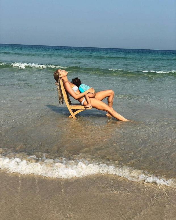 Lisa Haydon spends her day on the beach with her baby boy Zach Lalvani 