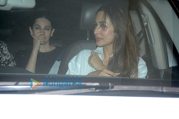 malaika arora karisma kapoor and rhea kapoor spotted at kareena kapoor khans house 5