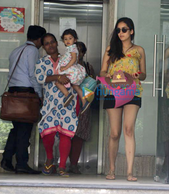 mira rajput snapped at mishas school 3