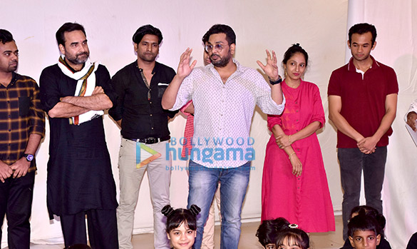 mukesh chhabria and pankaj tripathi snapped taking a class with kids 3