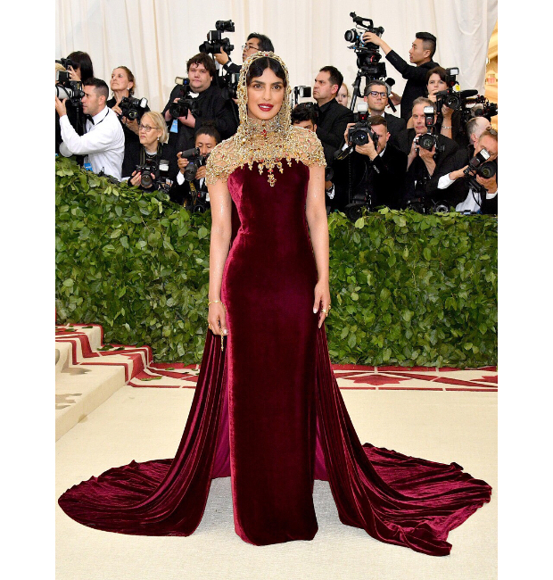 On Fleek in red velvet, gold veil and bright lips- The fabulous Priyanka  Chopra poses and astounds at Met Gala 2018! : Bollywood News - Bollywood  Hungama