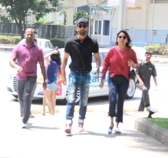 ranbir kapoor celebrates mothers day with neetu kapoor at yauatcha at bkc in bandra 3