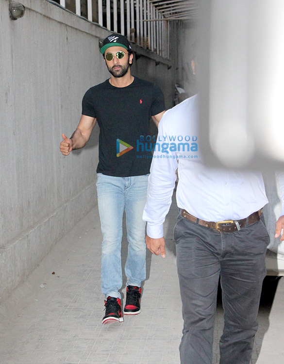 ranbir kapoor snapped at the old office of dharma productions 3