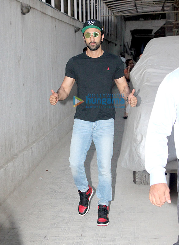 ranbir kapoor snapped at the old office of dharma productions 4