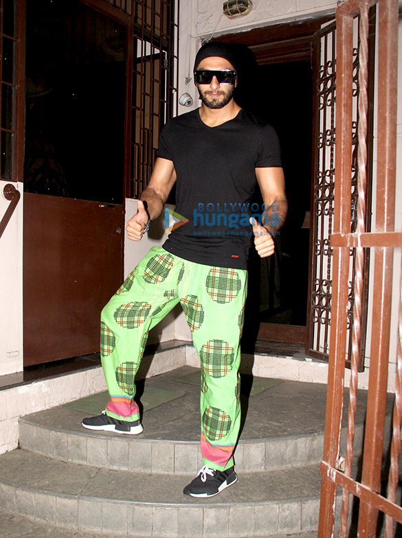 ranveer singh snapped at a recording studio in bandra 4