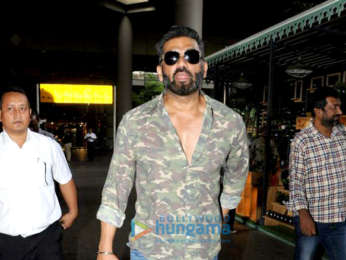 Akshay Kumar, Raveena Tandon and Suniel Shetty snapped at the airport